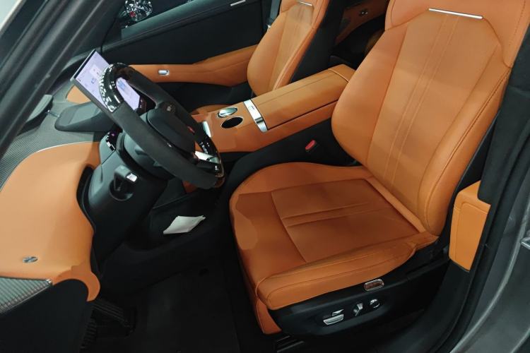 Used  YU7 2025 Ultra-Long Range High-Performance All-Wheel-Drive Max Edition