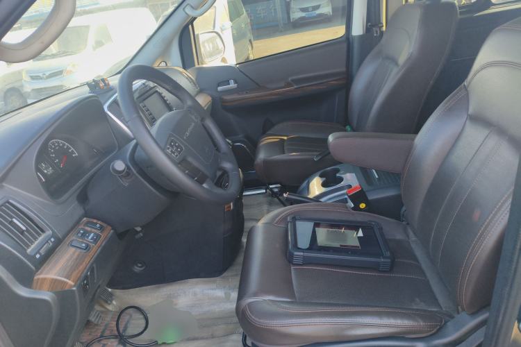 Used FORTHING Lingzhi PLUS 2021 Travel Edition 2.0L Manual Luxury 7-Seater
