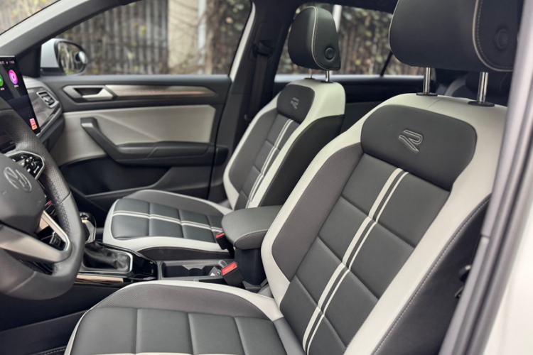 Used Volkswagen T-ROC 2025 300TSI DSG Two-Wheel Drive Chen Guang Edition
