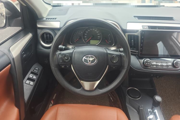 Used Toyota RAV4 2015 2.0L CVT Two-Wheel Drive Fashion Edition
