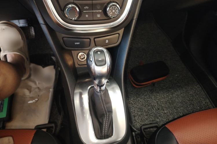 Used Buick Encore 2015 1.4T Automatic Two-Wheel Drive Urban Elite Version
