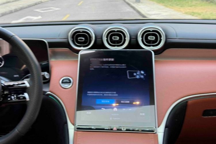 Used Mercedes-Benz GLC 2023 Facelift GLC 260 L 4MATIC Luxury Version 5 Seats
