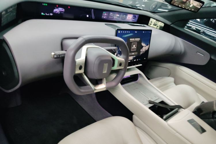 Used  12 2023 700 Three-Laser Rear-Wheel Drive Luxury Edition