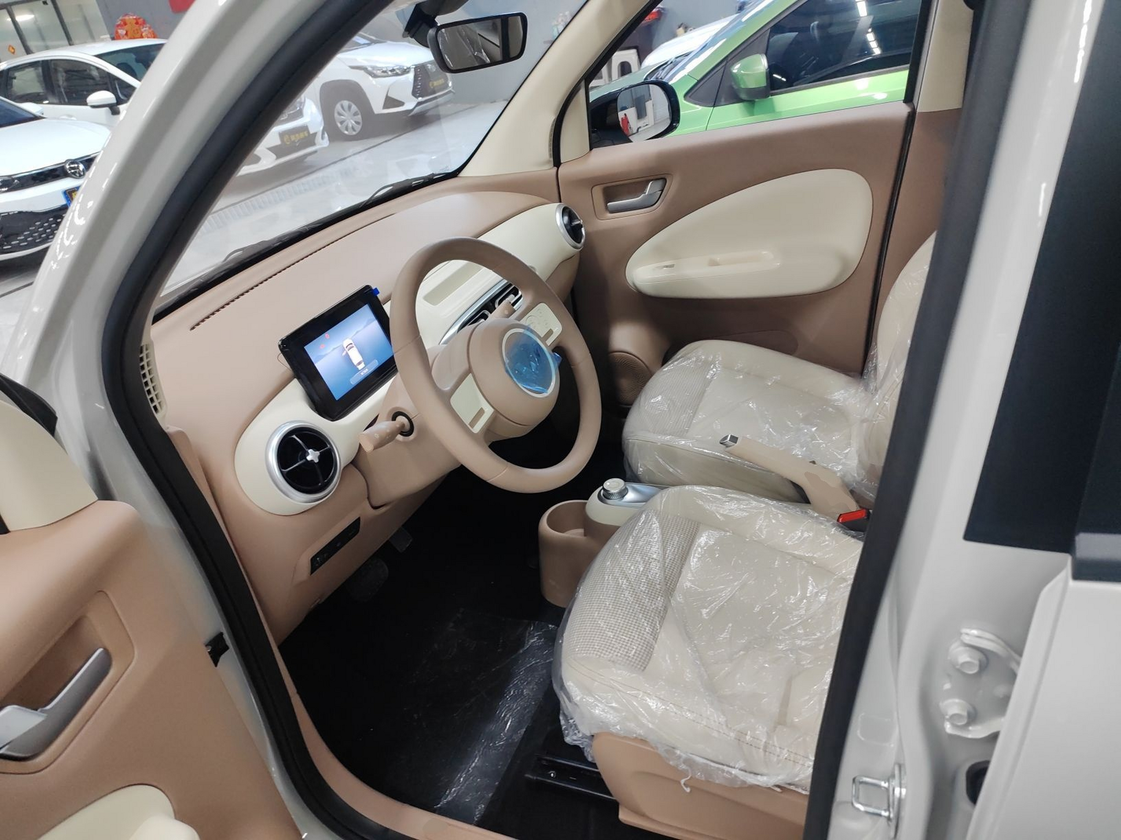 المقاعد الأمامية داخل السيارة