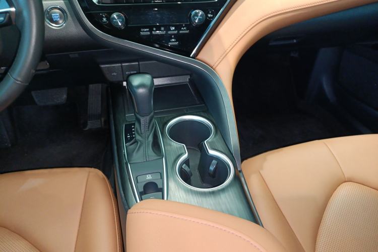 Used Toyota Camry 2021 2.0G Luxury Edition
