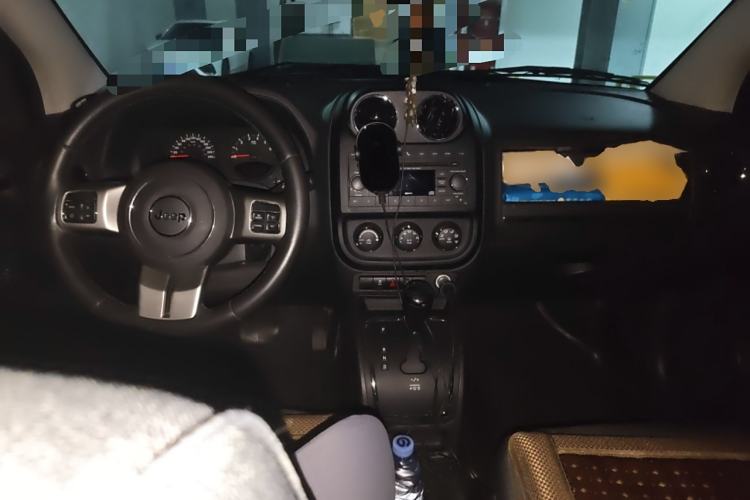 Used  Compass 2013 2.4L four-wheel-drive sport version
