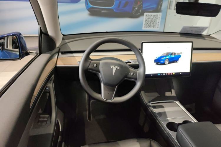 Used Tesla Model Y 2022 Long-Range All-Wheel-Drive Version
