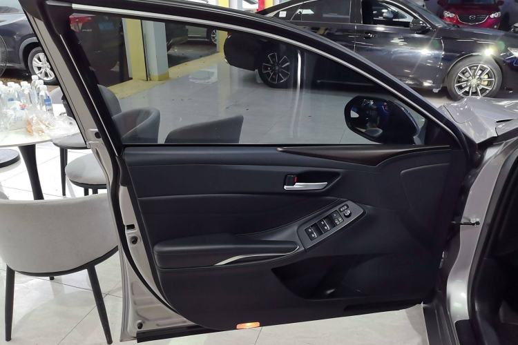 Used Toyota Avalon 2019 2.0L Luxury Edition China VI Standard
