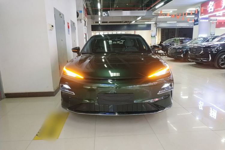 Used  Galaxy 8 2025 130km EM-i Deluxe Edition
