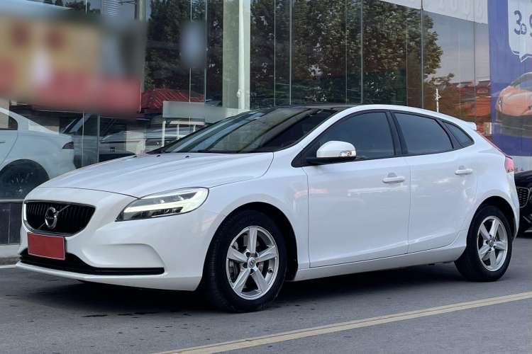 Used Volvo V40 2017 T3 Smart Edition
