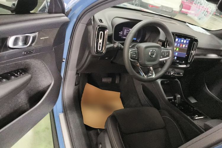 Used Volvo C40 2024 Long-Range PRO Version
