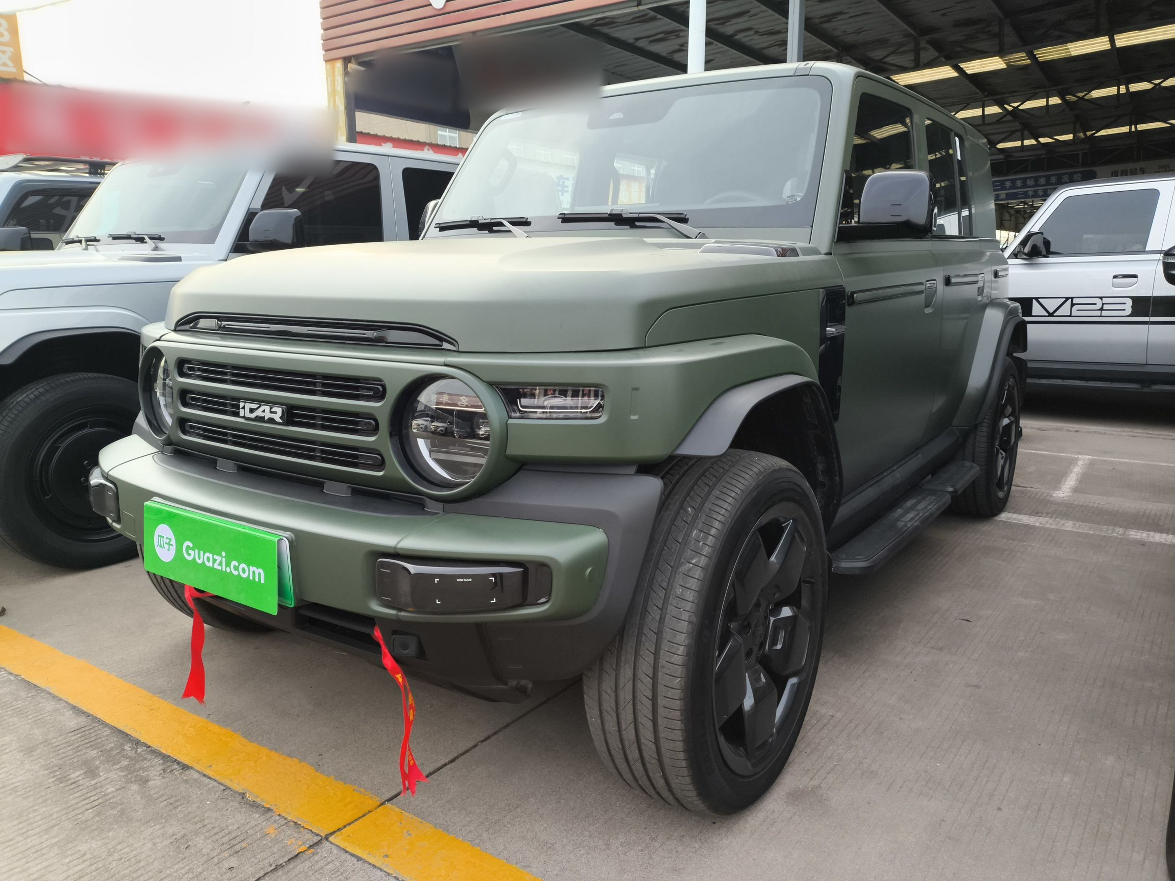 تحت مقدمة السيارة