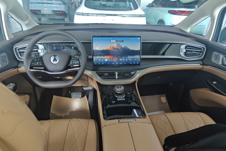 Used Denza D9 2024 DM-i 980 Four-Wheel Drive Flagship Model
