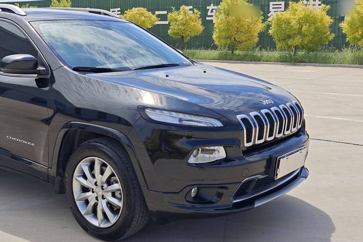 Used  Cherokee 2017 2.4L Excellence Edition