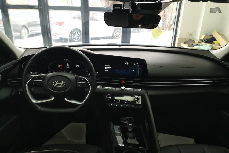 Used Hyundai Elantra 2023 1.5L CVT LUX Prestige Edition
