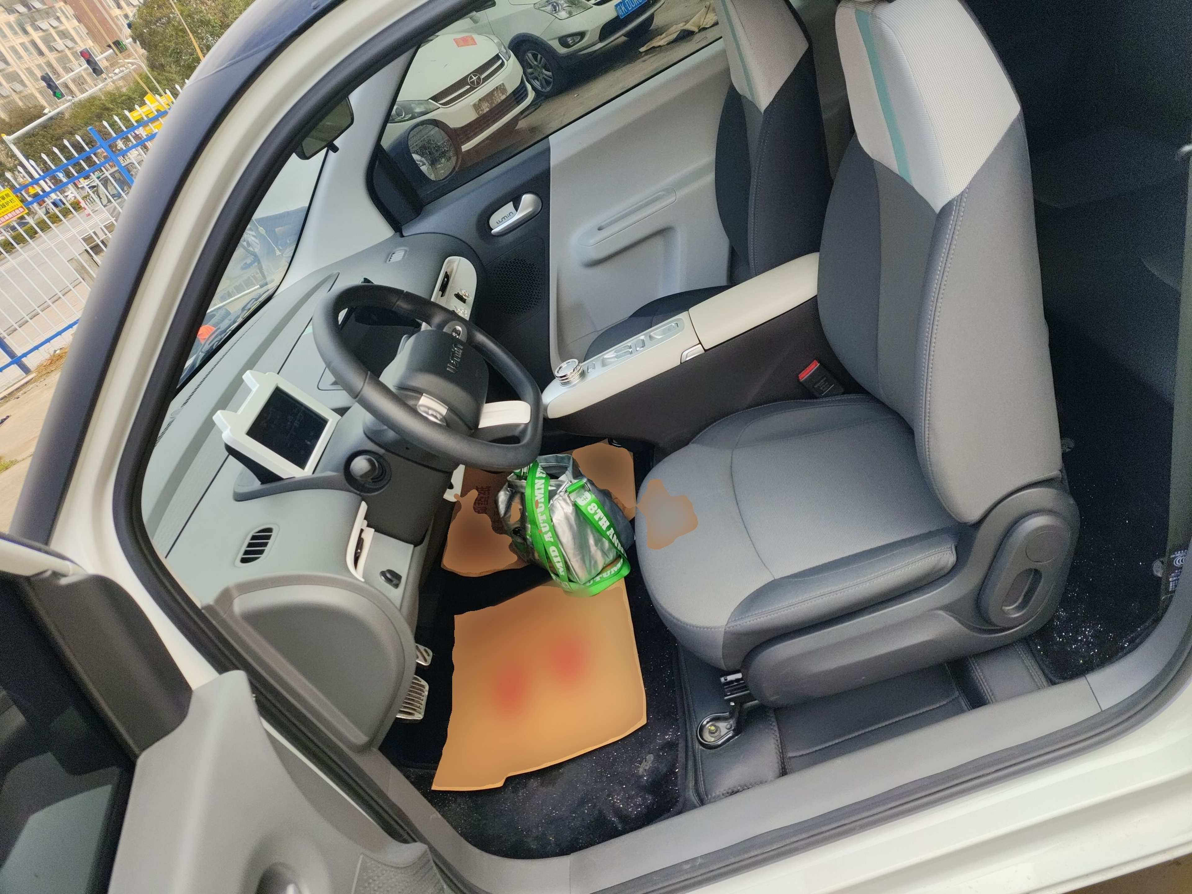 Переднее сиденье в автомобиле