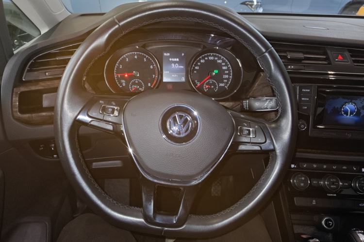 Used Volkswagen Touran 2016 Volkswagen Touran L 330TSI DSG Luxury Edition