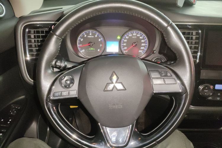Used Mitsubishi Outlander 2018 2.0L Two-Wheel Drive Glory Edition 5 Seats
