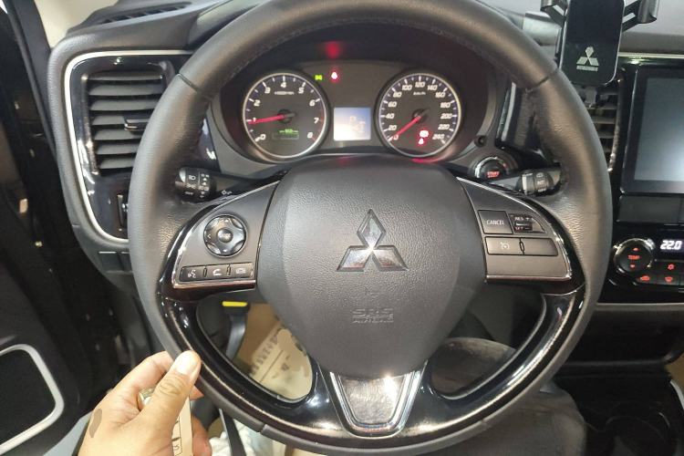 Used Mitsubishi Outlander 2018 2.0L Two-Wheel Drive Glory Edition 5 Seats
