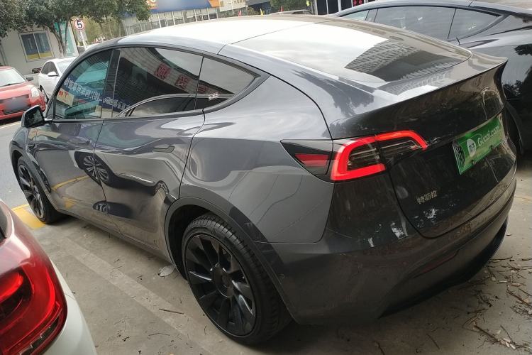 Used Tesla Model Y 2021 Long-Range All-Wheel-Drive Version
