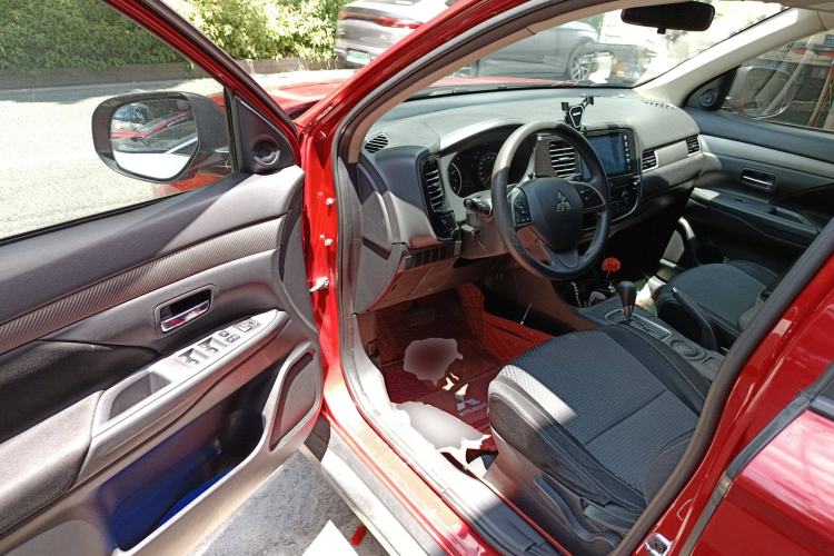 Used Mitsubishi Outlander 2016 2.0L Two-Wheel Drive Fashion Edition 5 Seats
