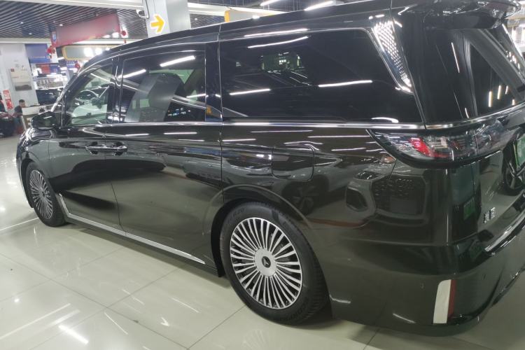 Used VOYAH Dream 2025 PHEV Four-Wheel-Drive Flagship Kunpeng Edition
