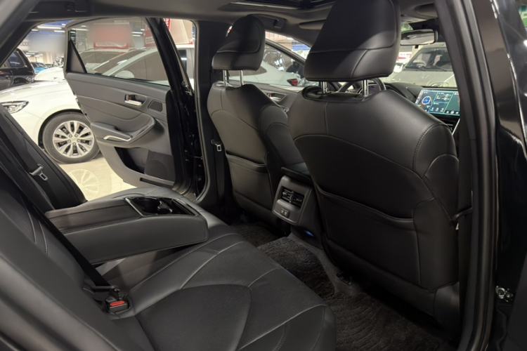 Used Toyota Avalon 2019 Dual-Engine 2.5L Luxury Edition China VI Standard
