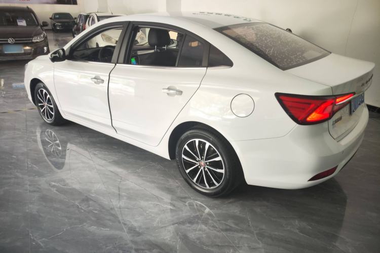 Used Roewe i5 2020 1.5L Automatic 4G Connect Luxury Flagship Edition
