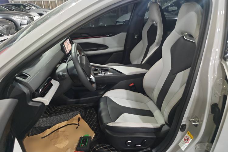 Used Changan UNI-V iDD 2024 Blue Whale Smart Electric iDD 136km Luxury Model
