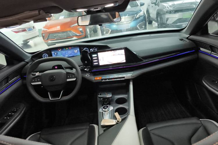 Used Changan UNI-V 2023 1.5T Prestige Model
