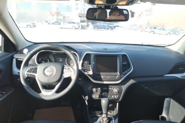 Used  Cherokee 2016 2.4L Leading Smart Version