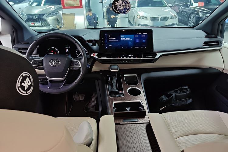 Used Toyota Granvia 2023 2.5L Hybrid Prestige PLUS Edition