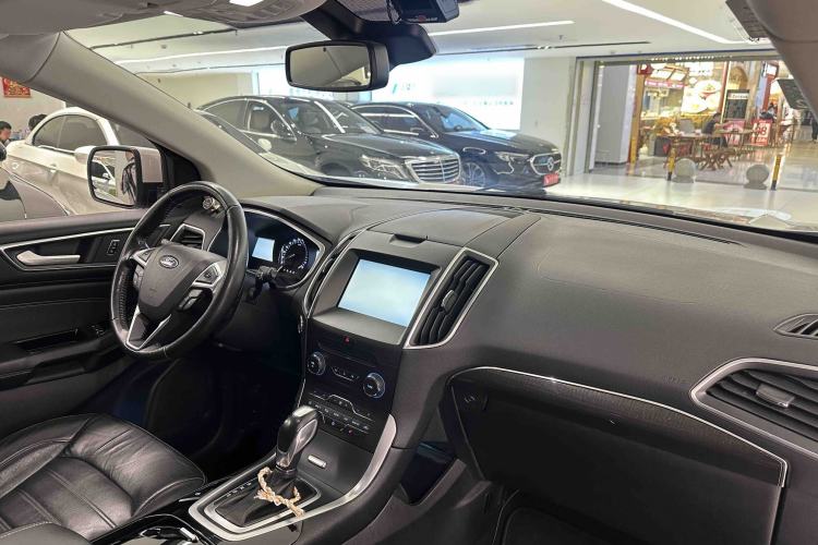 Used Ford Edge 2015 2.0T GTDi Two-Wheel-Drive High-Line Version
