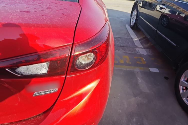 Used Mazda Mazda 3 Axela 2016 Sedan 1.5L Automatic Luxury Model
