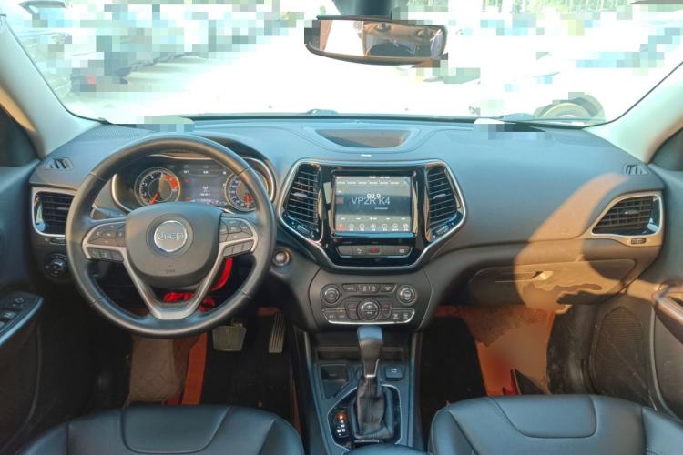 Used  Cherokee 2020 2.0T Two-Wheel Drive Leading Edition
