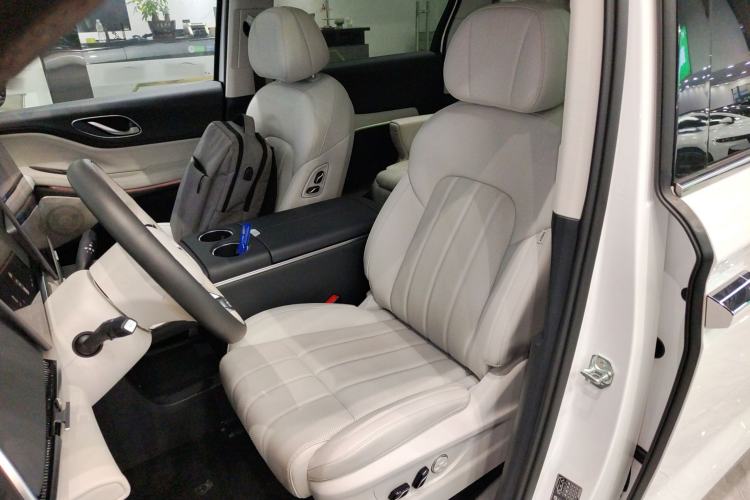 Used VOYAH Dream 2025 PHEV Four-Wheel Drive Prestige Kunpeng Edition