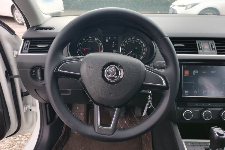 Used Skoda Octavia 2018 1.6L Automatic Comfort Edition
