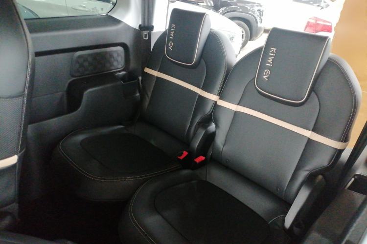 Used Baojun KiWi EV 2021 Artist Model Lithium Iron Phosphate
