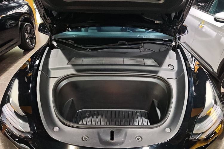 Used Tesla Model Y 2021 Long-Range All-Wheel-Drive Version
