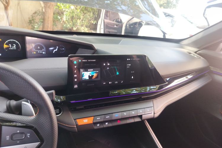 Used Changan UNI-V 2023 1.5T Prestige Model
