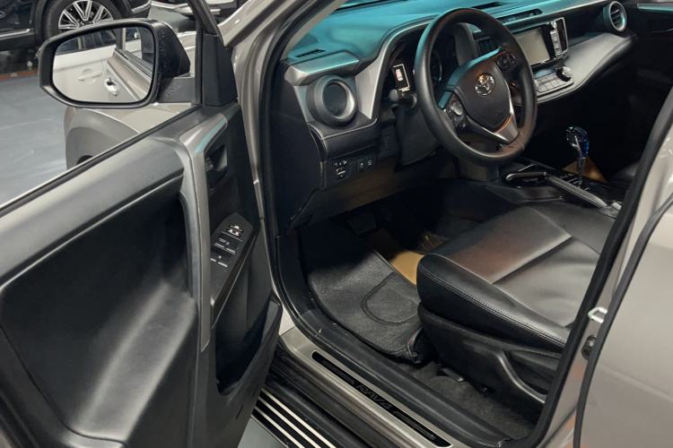 Used Toyota RAV4 2019 2.0L CVT Two-Wheel Drive Fashion X Limited Edition China V Standard