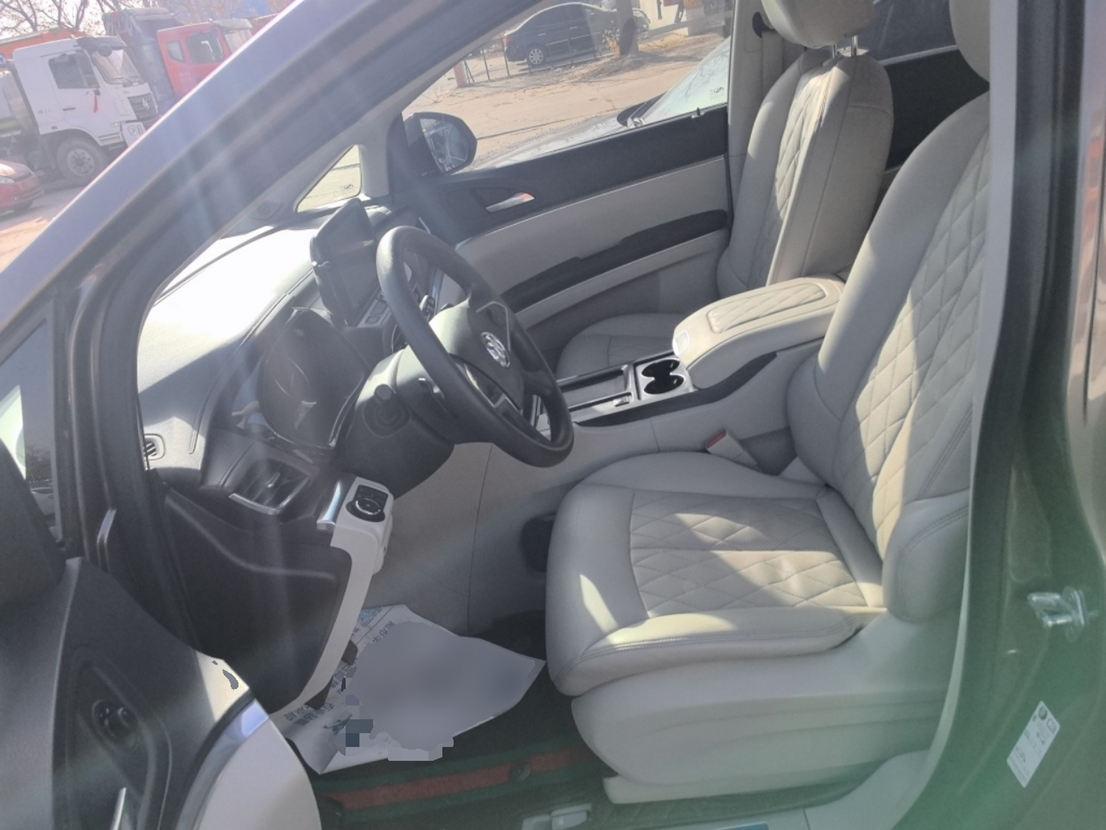 المقاعد الأمامية داخل السيارة