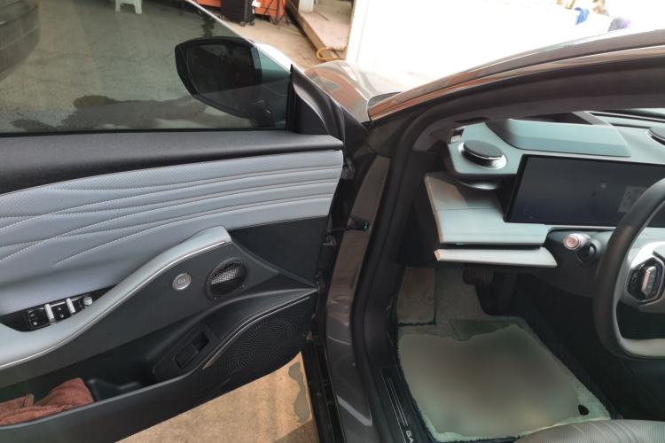 Used Geely Galaxy E8 2024 665 km Range Rear-Drive Starship Long-Range Version
