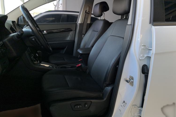 Used Chevrolet Captiva 2015 2.4L 4x4 Flagship Edition 7-Seater
