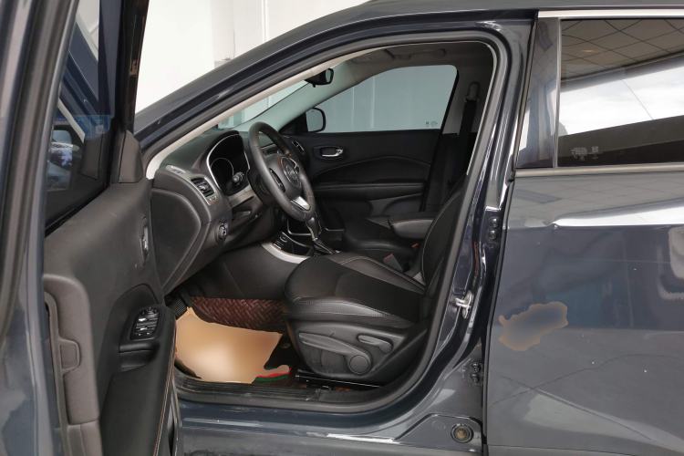 Used  Compass 2017 200T Automatic Family Edition
