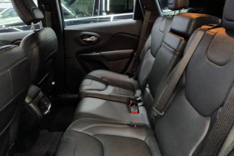 Used  Cherokee 2016 2.4L Leading Smart Version
