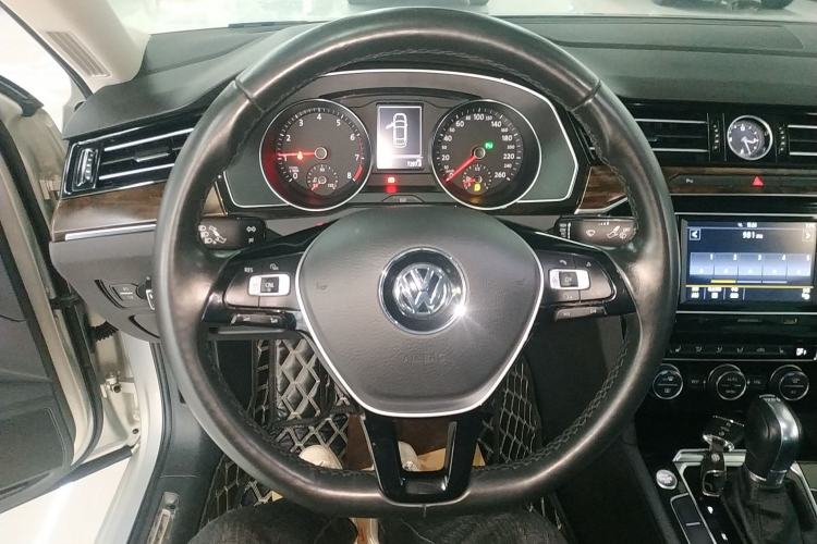 Used Volkswagen Magotan 2018 Facelift 330TSI DSG Luxury Model