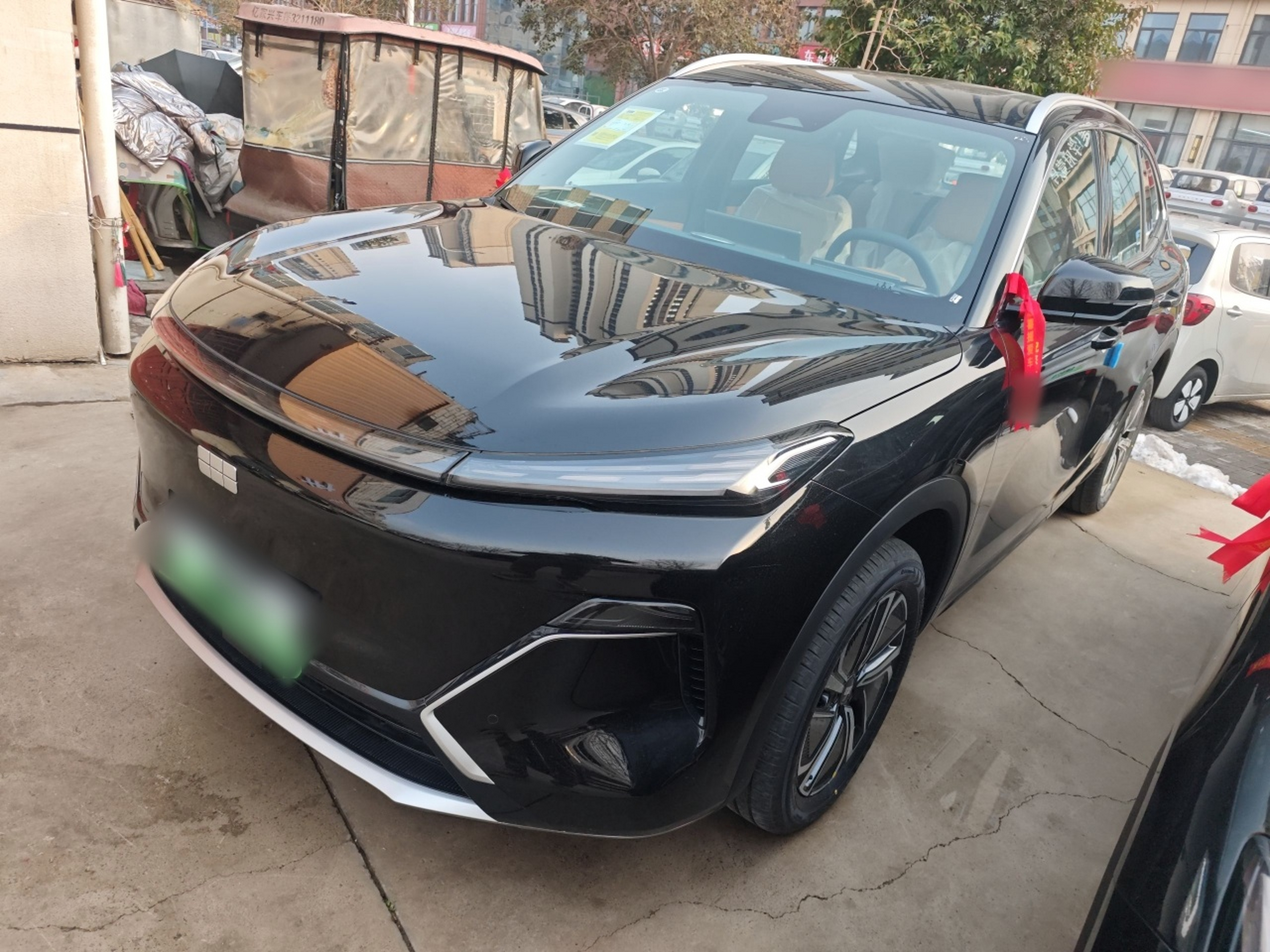 Под передней частью автомобиля