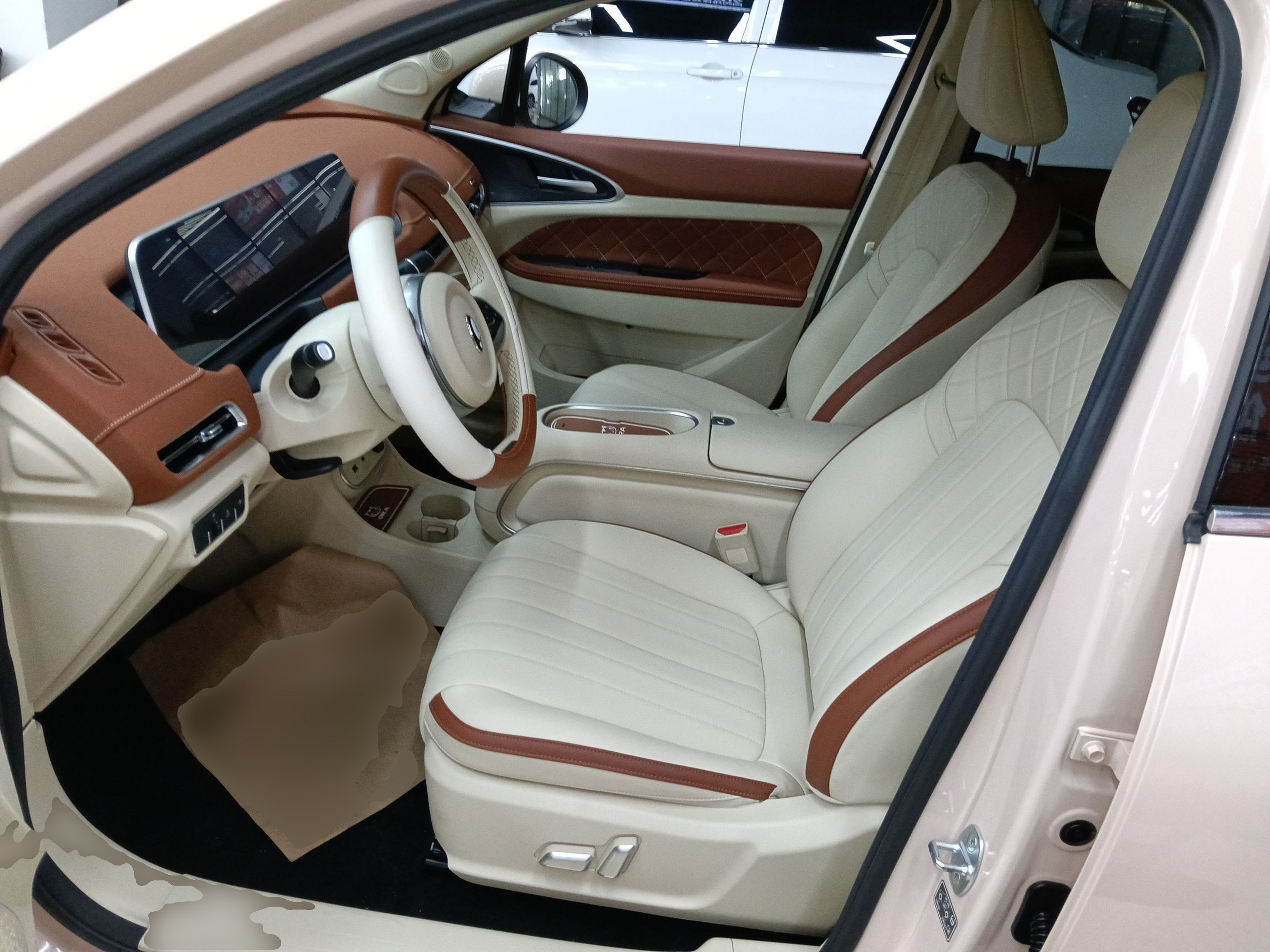 المقاعد الأمامية داخل السيارة