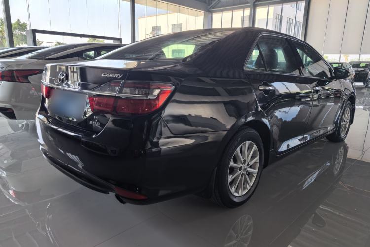 Used Toyota Camry 2016 2.0G 10th Anniversary Leading Edition

